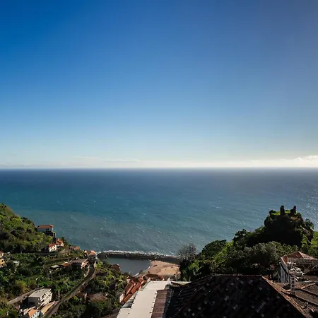 Hills Iv With Sea View Apartmán